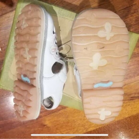 Kids  New Genuine leather inside and outside sandal shoes - Picture 4 of 4